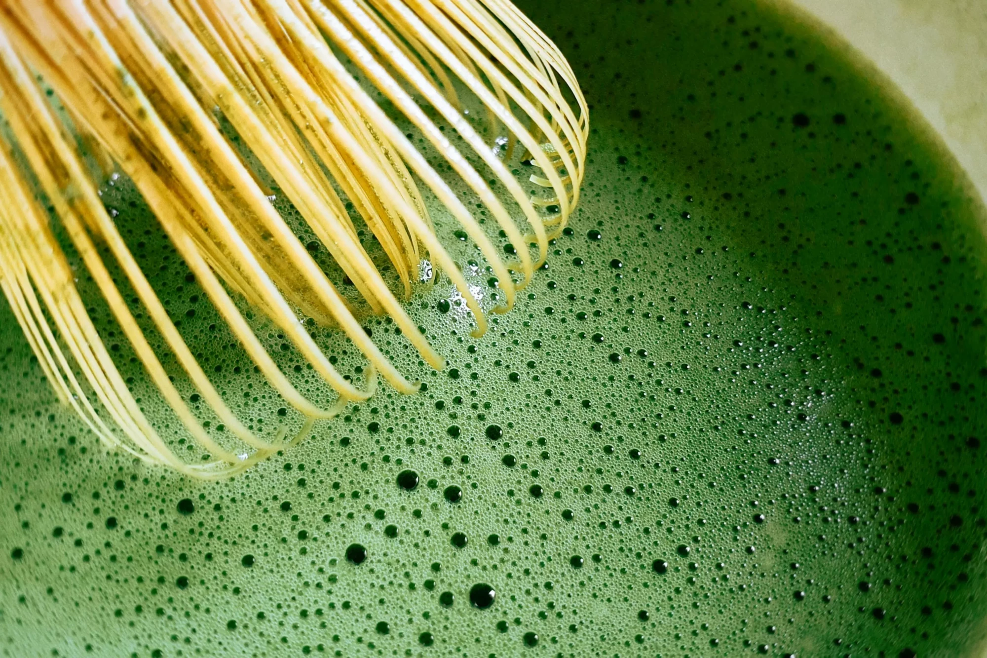 Matcha mit Matchabesen