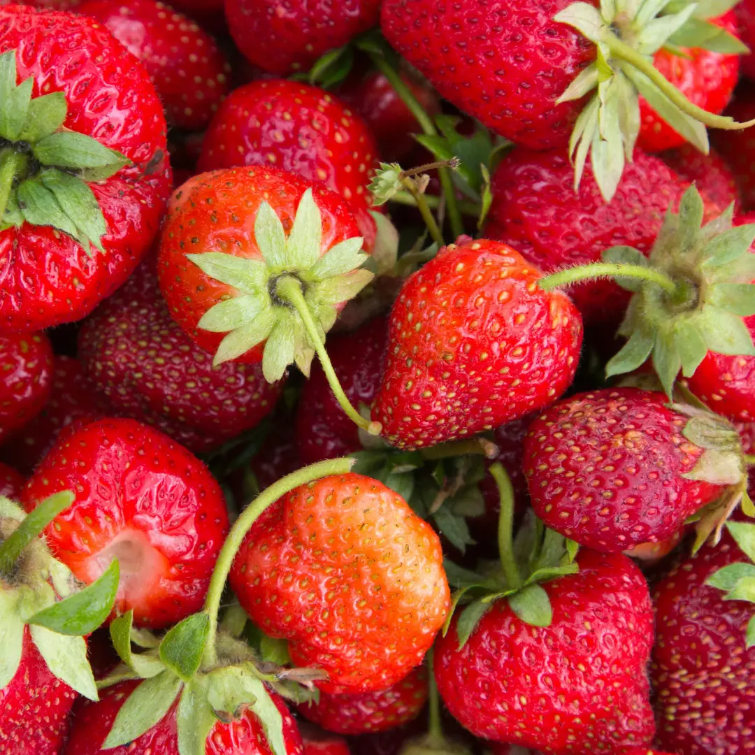 Strawbeeries Cake