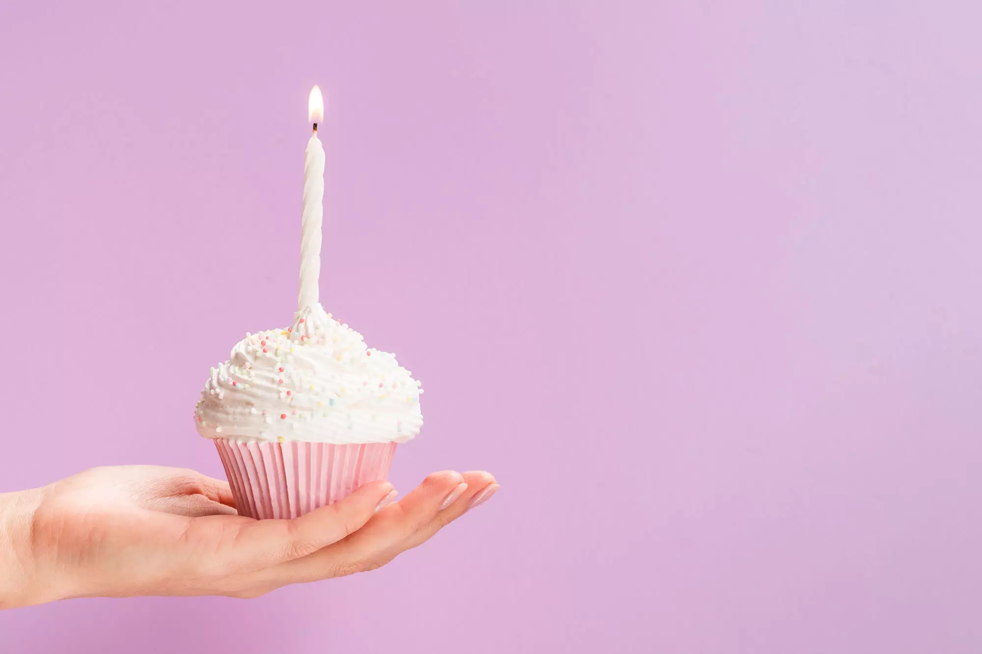 hand-holding-birthday-muffin-pink-background_WEB